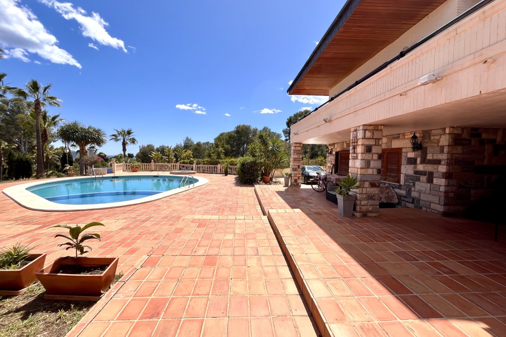 Luxury villa with ocean views, a private pool, and a large garden in La Nucía, Costa Blanca