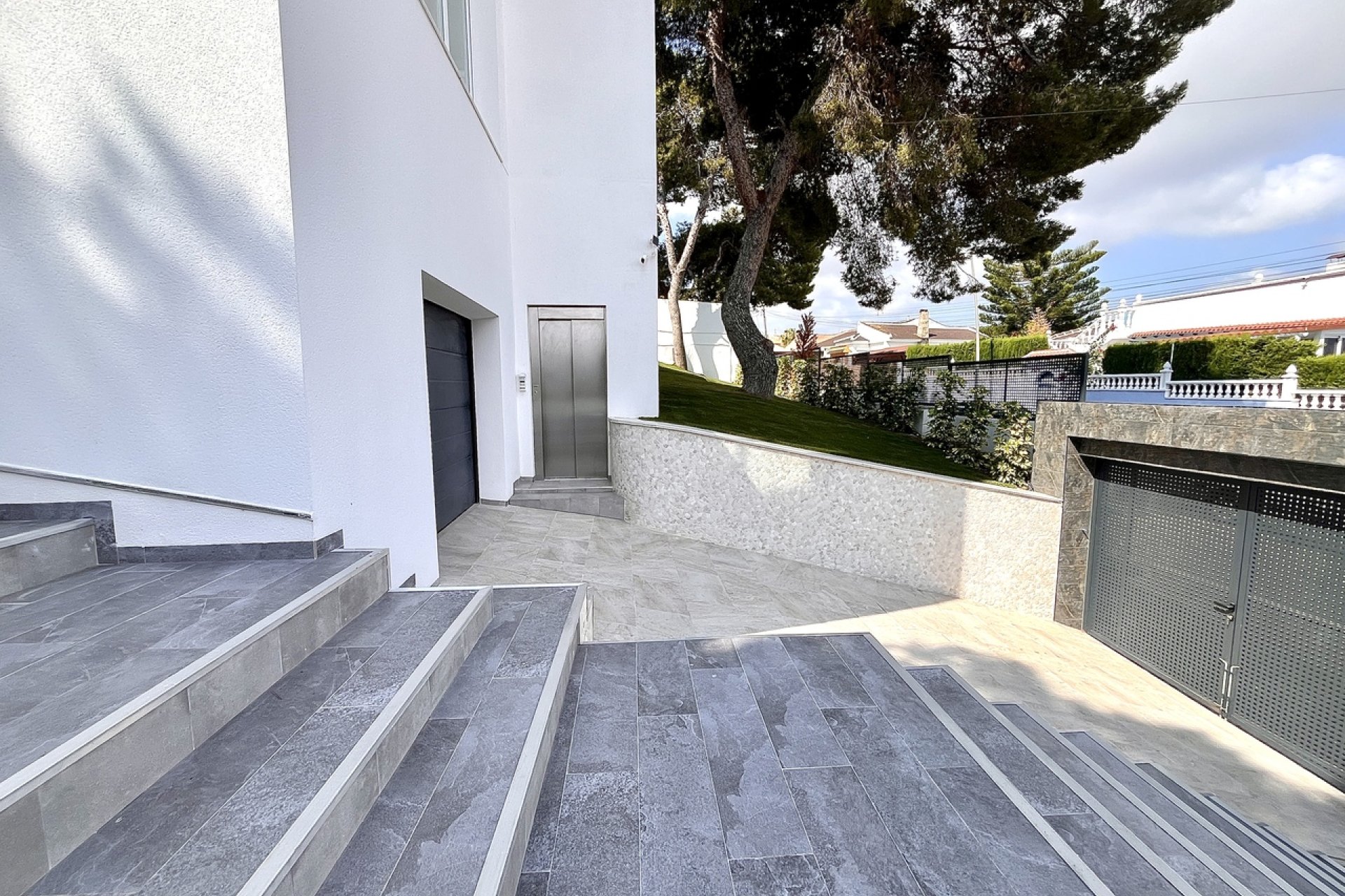 Luxury villa with ocean views and a private pool in Torrevieja