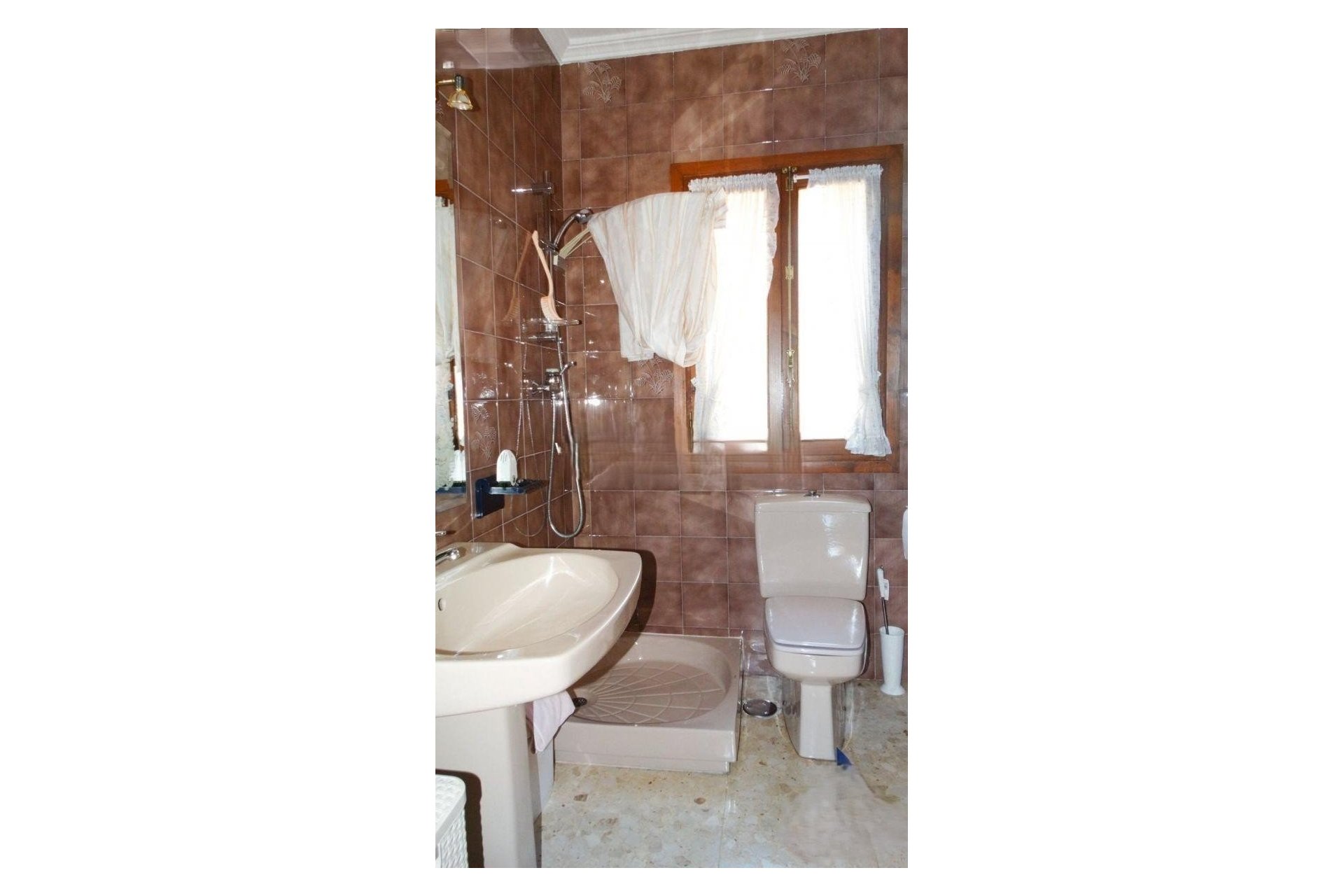 Luxury villa with private pool and garden in Benidorm, close to the beach