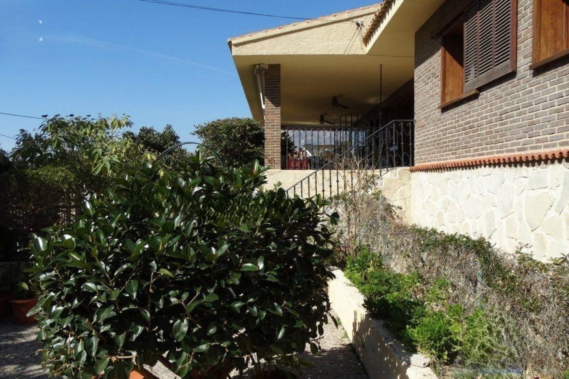 Luxury villa with private pool and garden in Benidorm, close to the beach