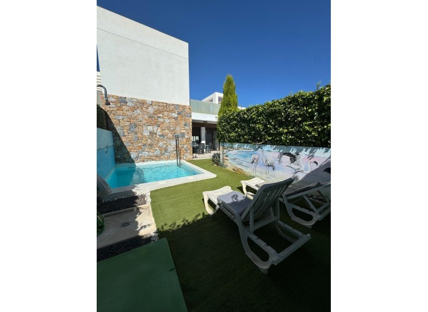 Luxury villa with private pool in Orihuela Costa, 3 bedrooms, key-ready