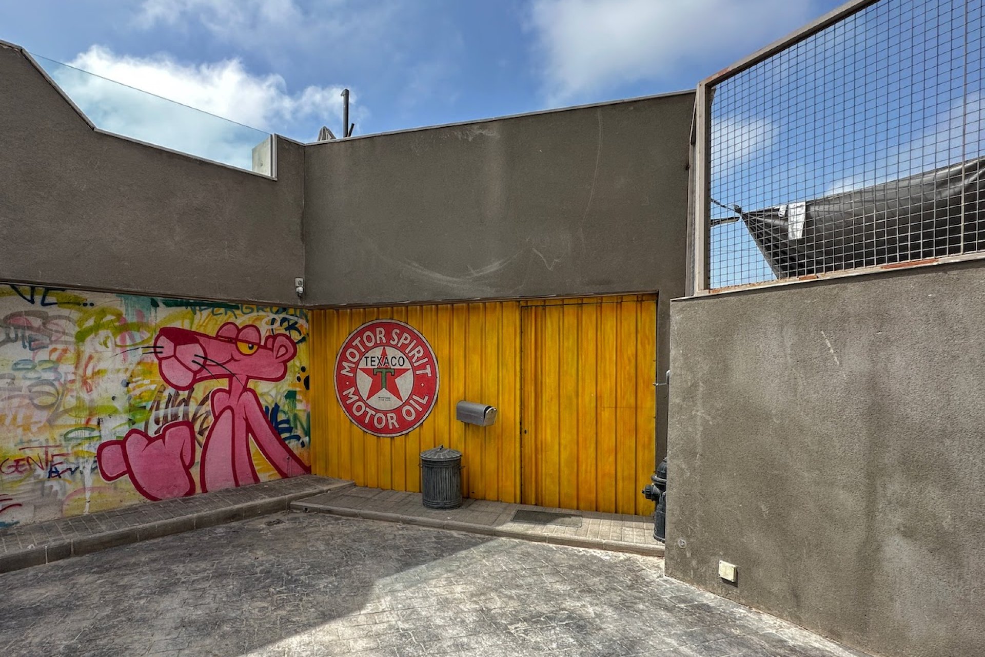 Luxury villa with sea view, private pool and beach club in Villajoyosa