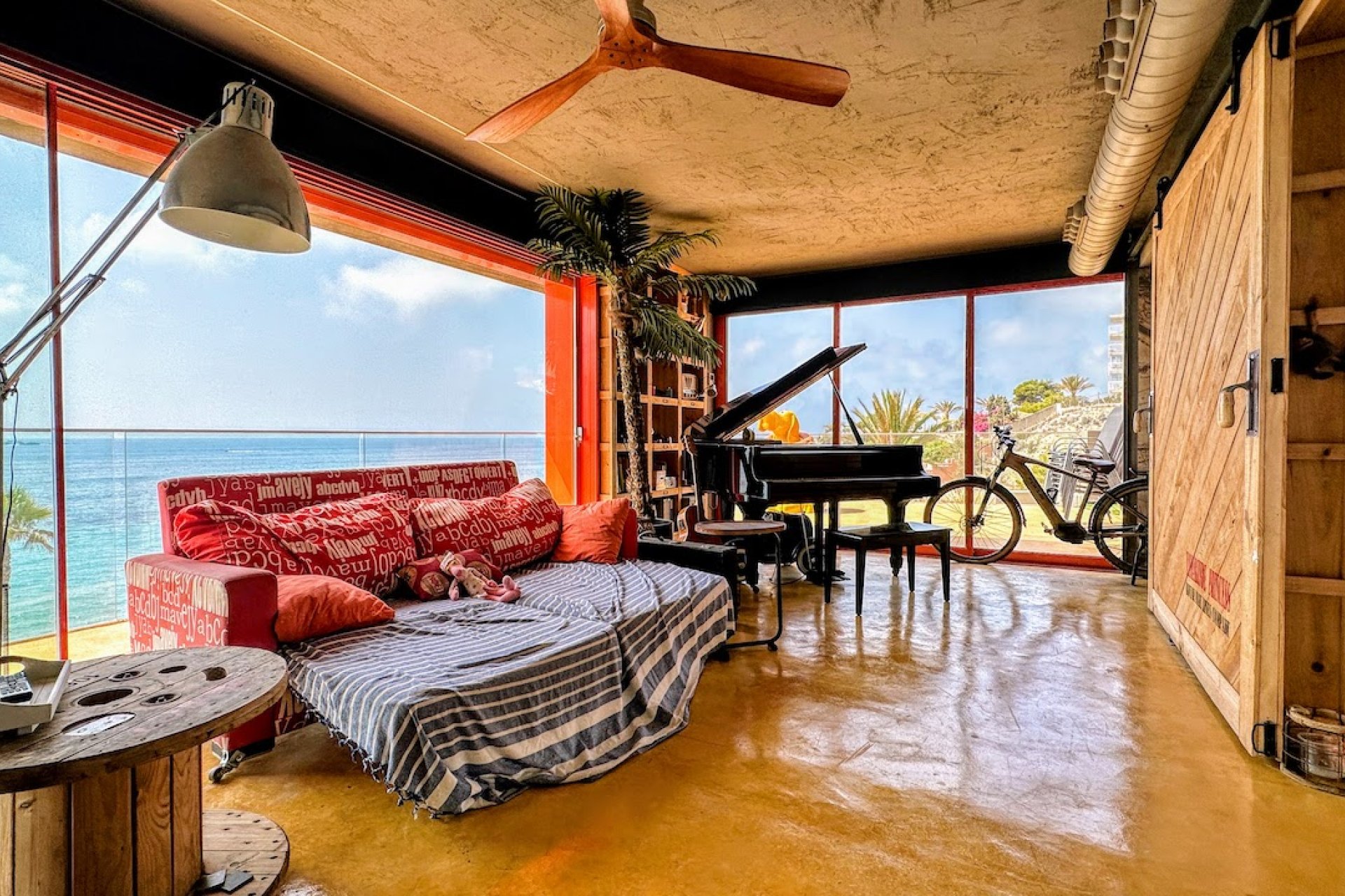 Luxury villa with sea view, private pool and beach club in Villajoyosa