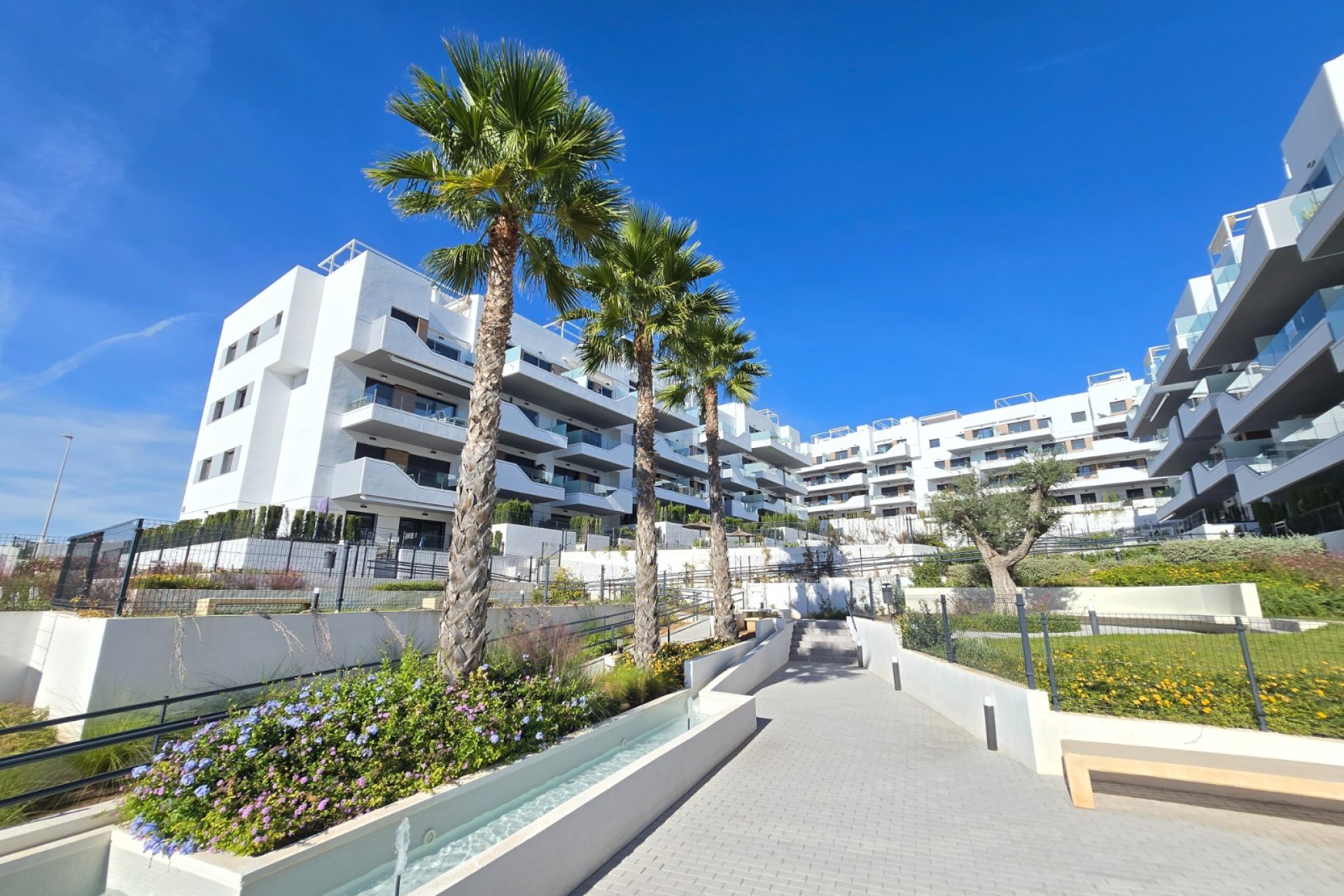 Modern 2-bedroom apartment with a garden in Villamartin, Orihuela Costa