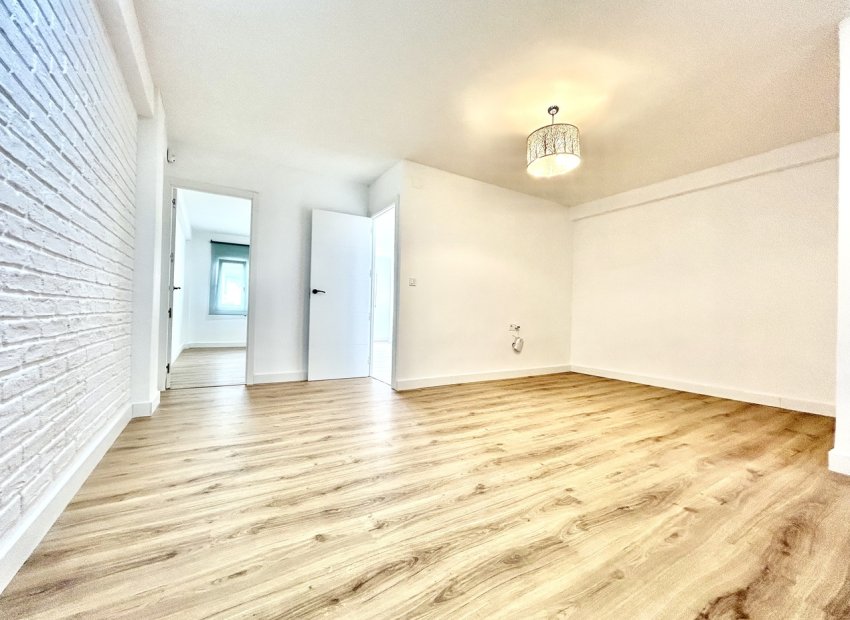 Modern 3-bedroom apartment in downtown Torrevieja