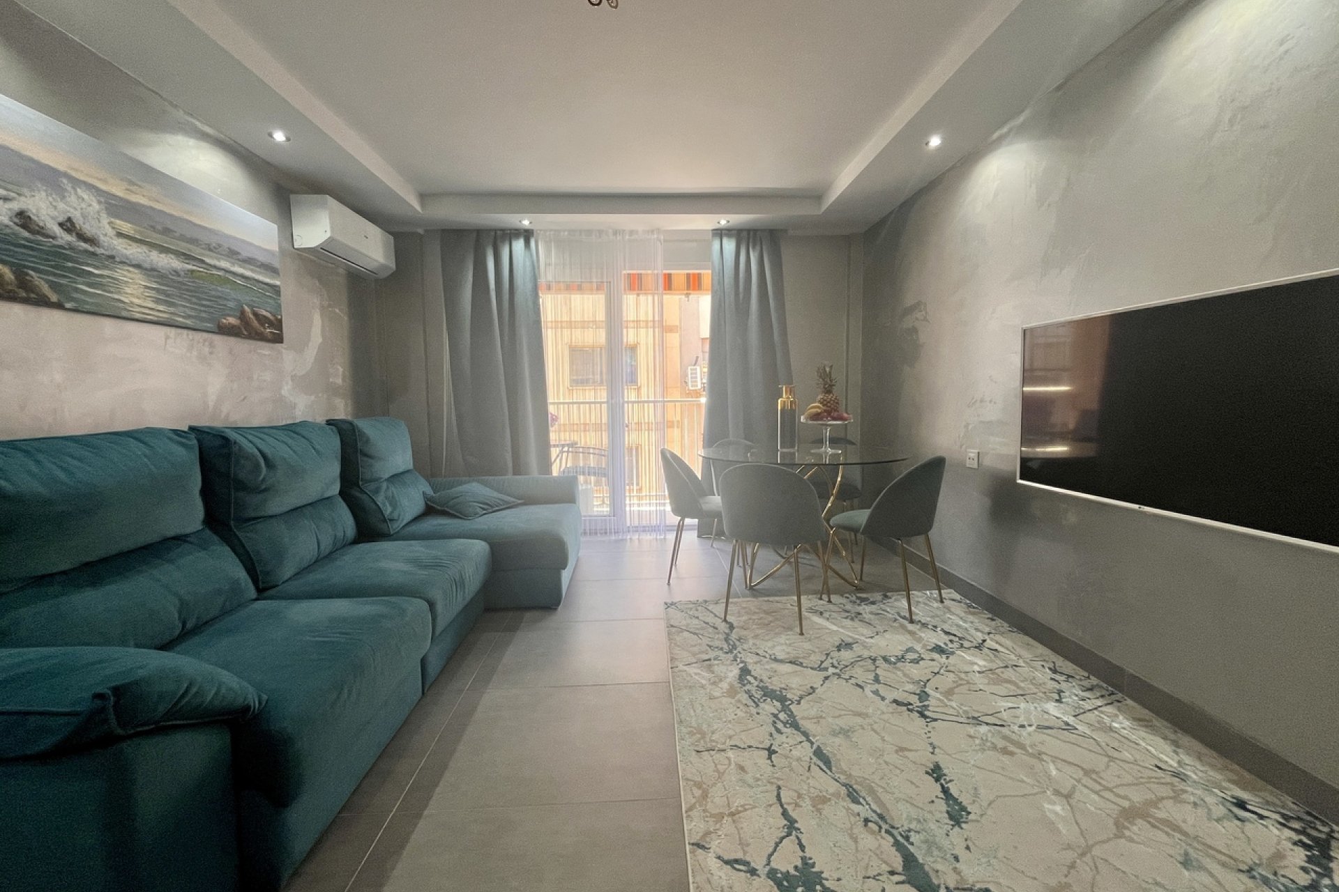 ﻿Modern 3-bedroom apartment with ocean views in a prime location in Torrevieja