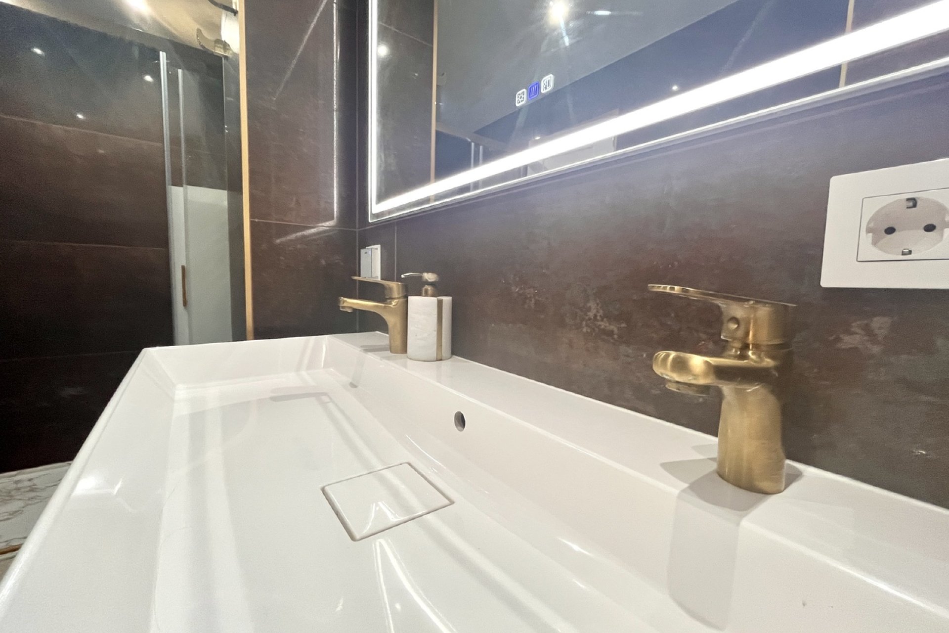 ﻿Modern 3-bedroom apartment with ocean views in a prime location in Torrevieja
