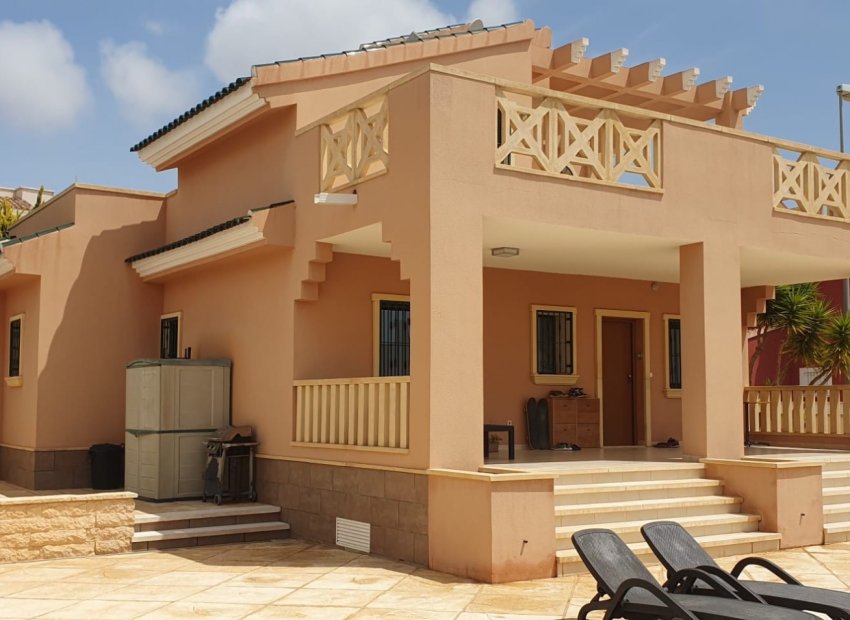 Modern 4-bedroom villa with a private pool and views of the salt lakes in Quesada