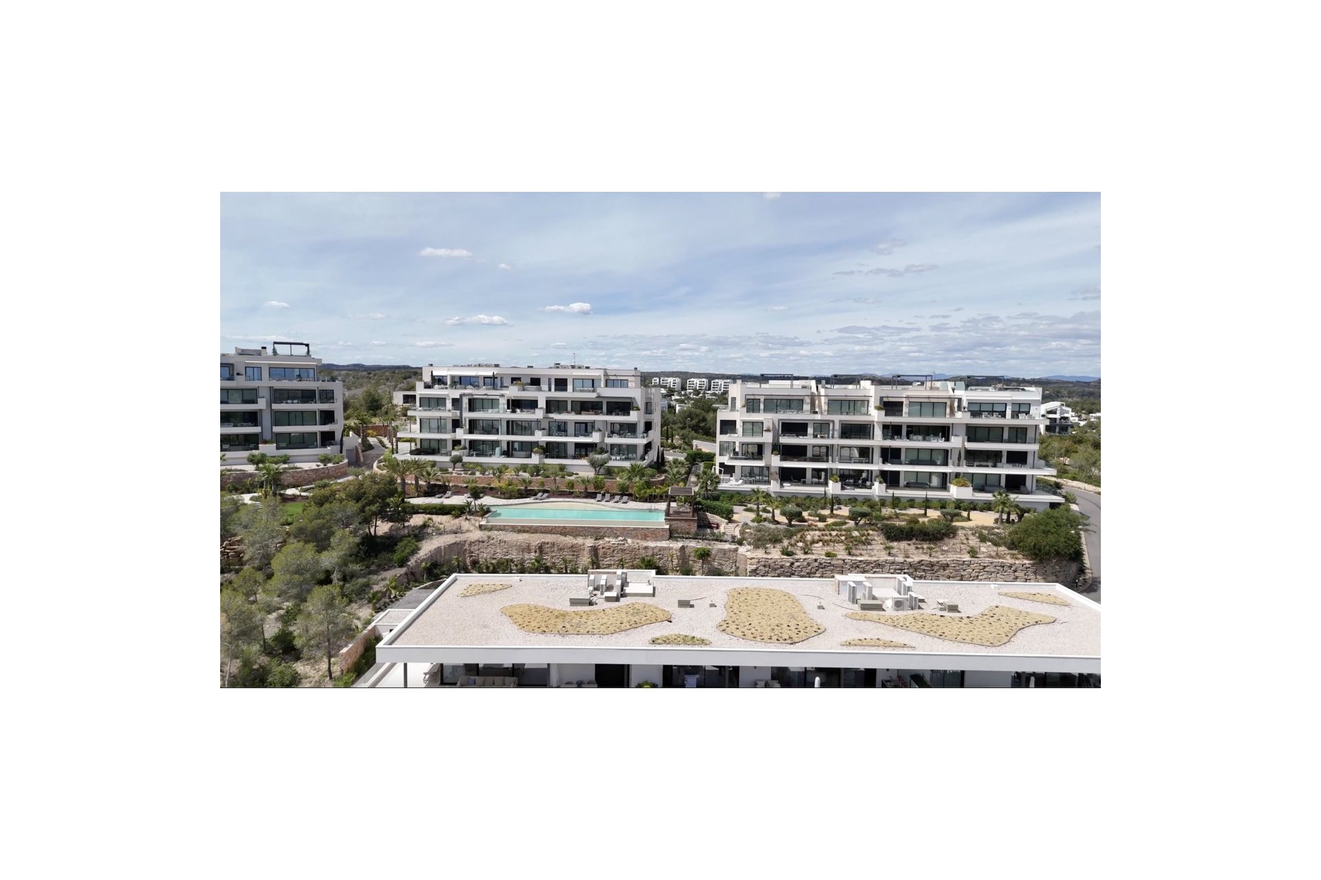 Modern apartment with ocean views and a pool in Campoamor