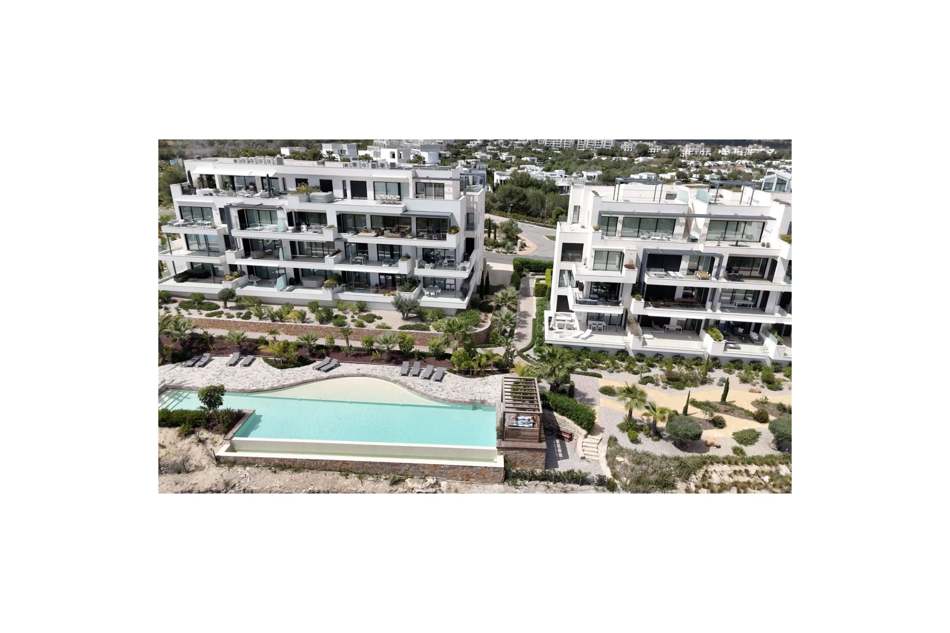 Modern apartment with ocean views and a pool in Campoamor
