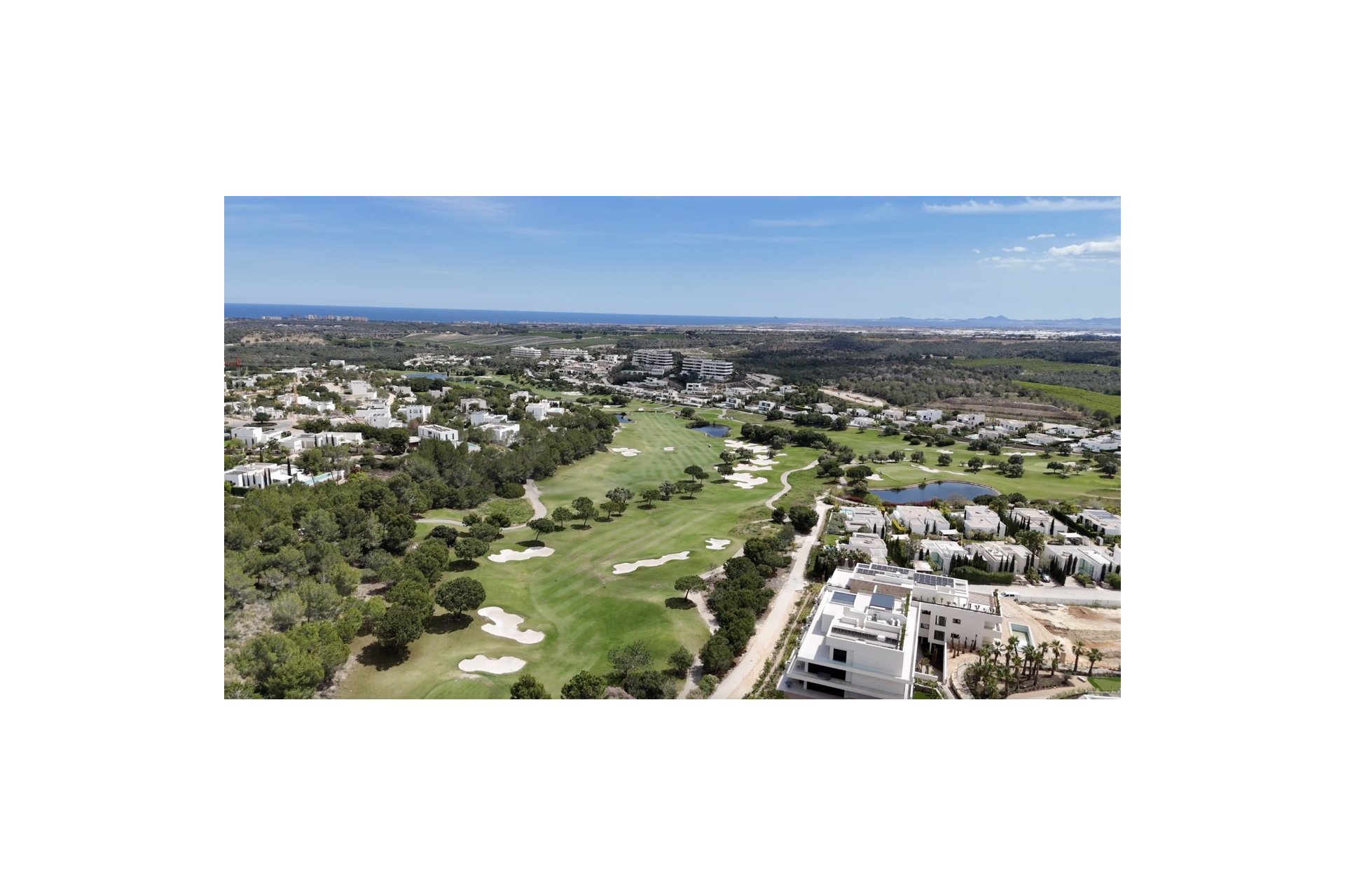 Modern apartment with ocean views and a pool in Campoamor