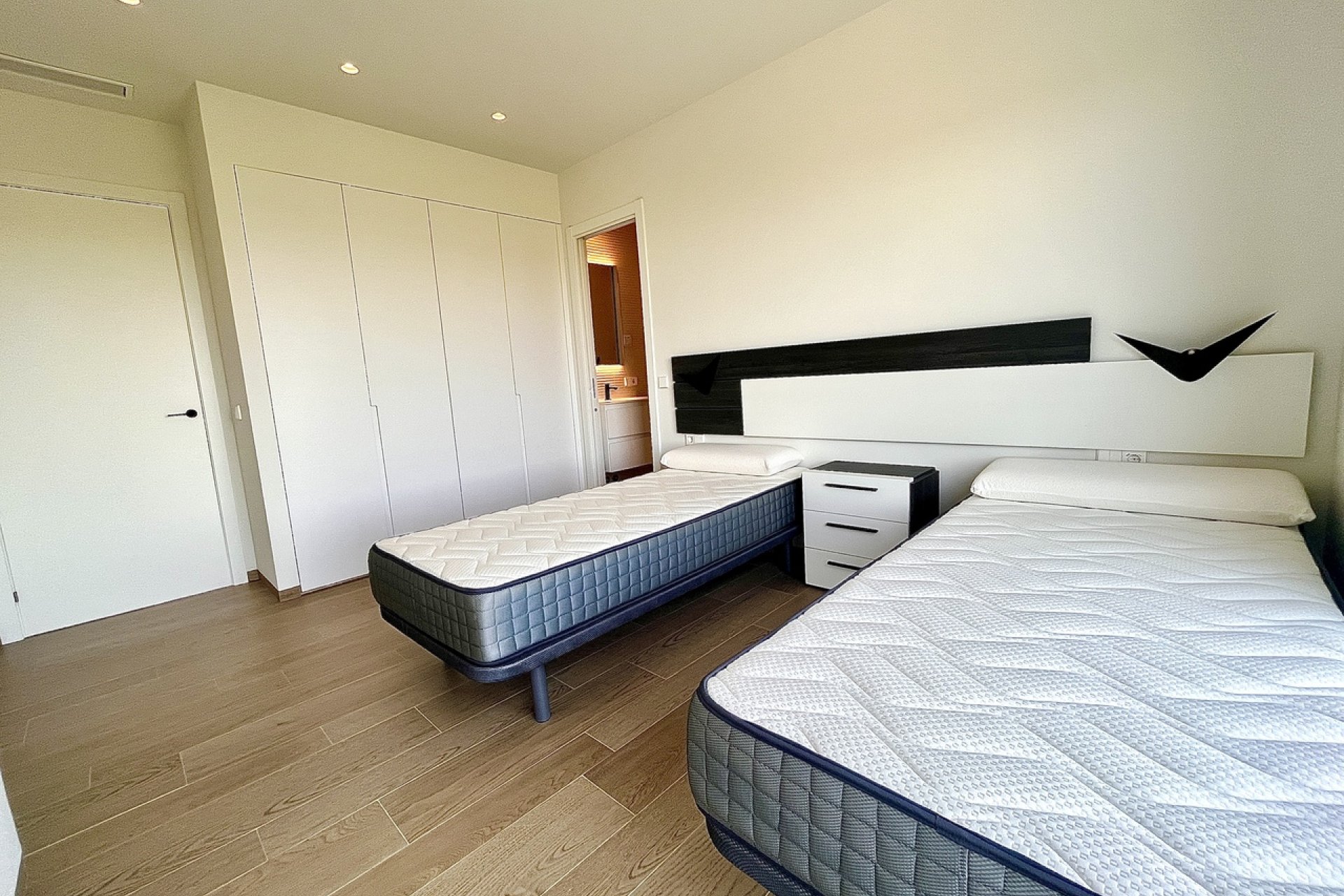 Modern apartment with ocean views and a pool in Campoamor