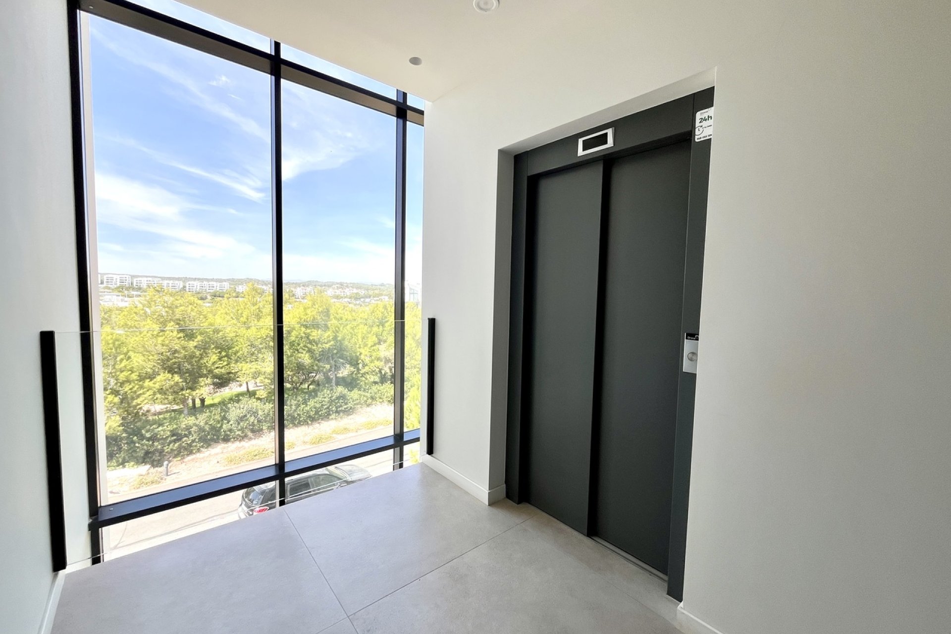 Modern apartment with ocean views and a pool in Campoamor
