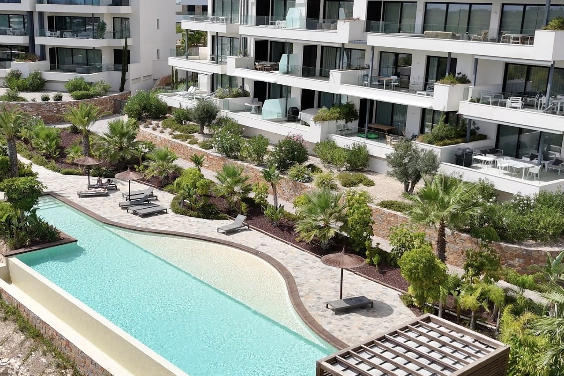 Modern apartment with ocean views and a pool in Campoamor