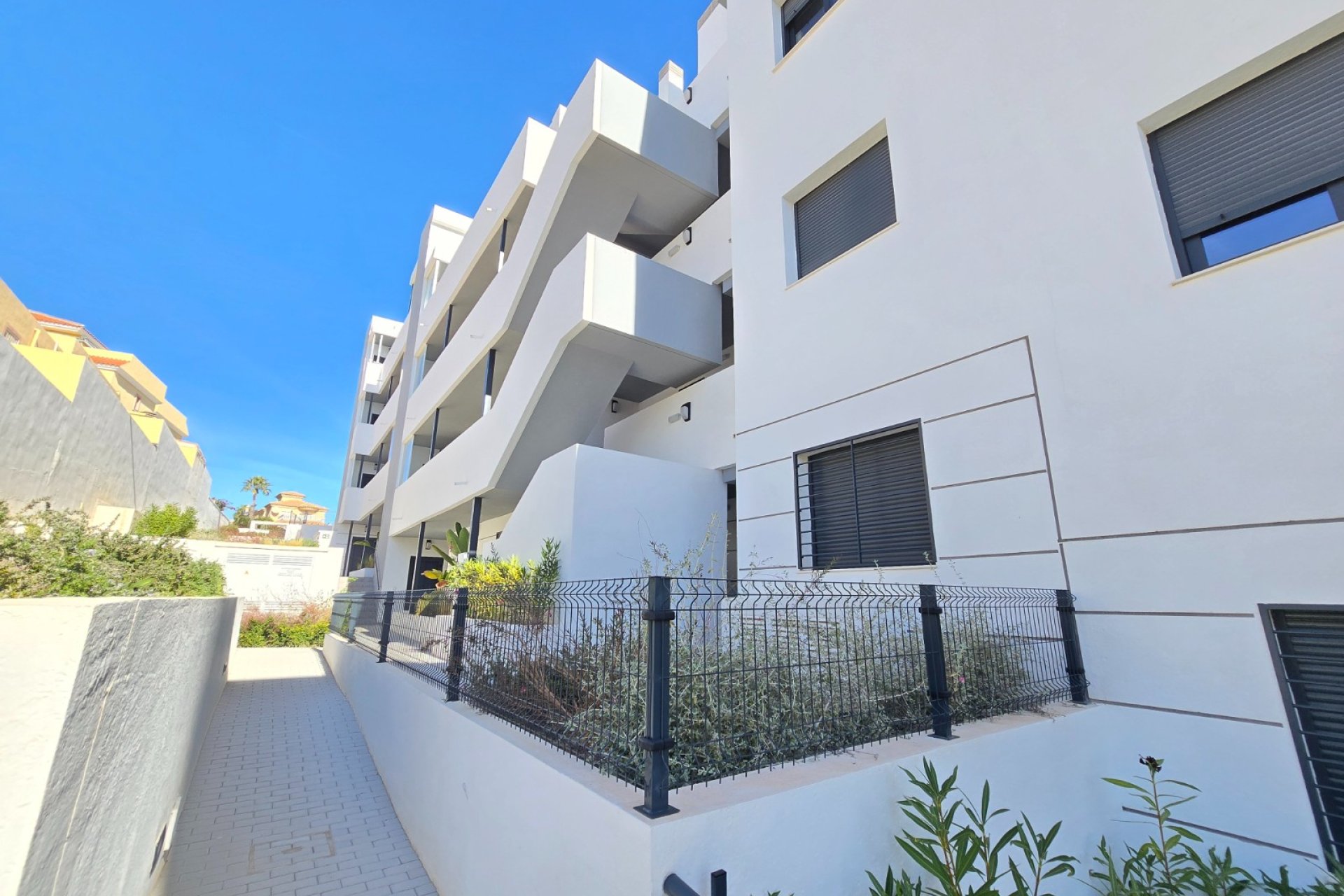 Modern appartement met 2 slaapkamers en tuin in Villamartin, Orihuela Costa