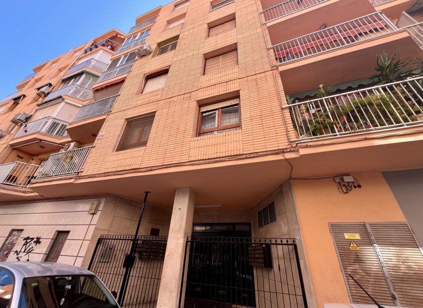 Modern appartement met zeezicht en 3 slaapkamers op toplocatie Torrevieja