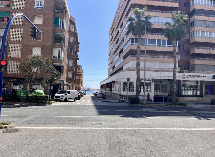 Modern appartement met zeezicht en 3 slaapkamers op toplocatie Torrevieja