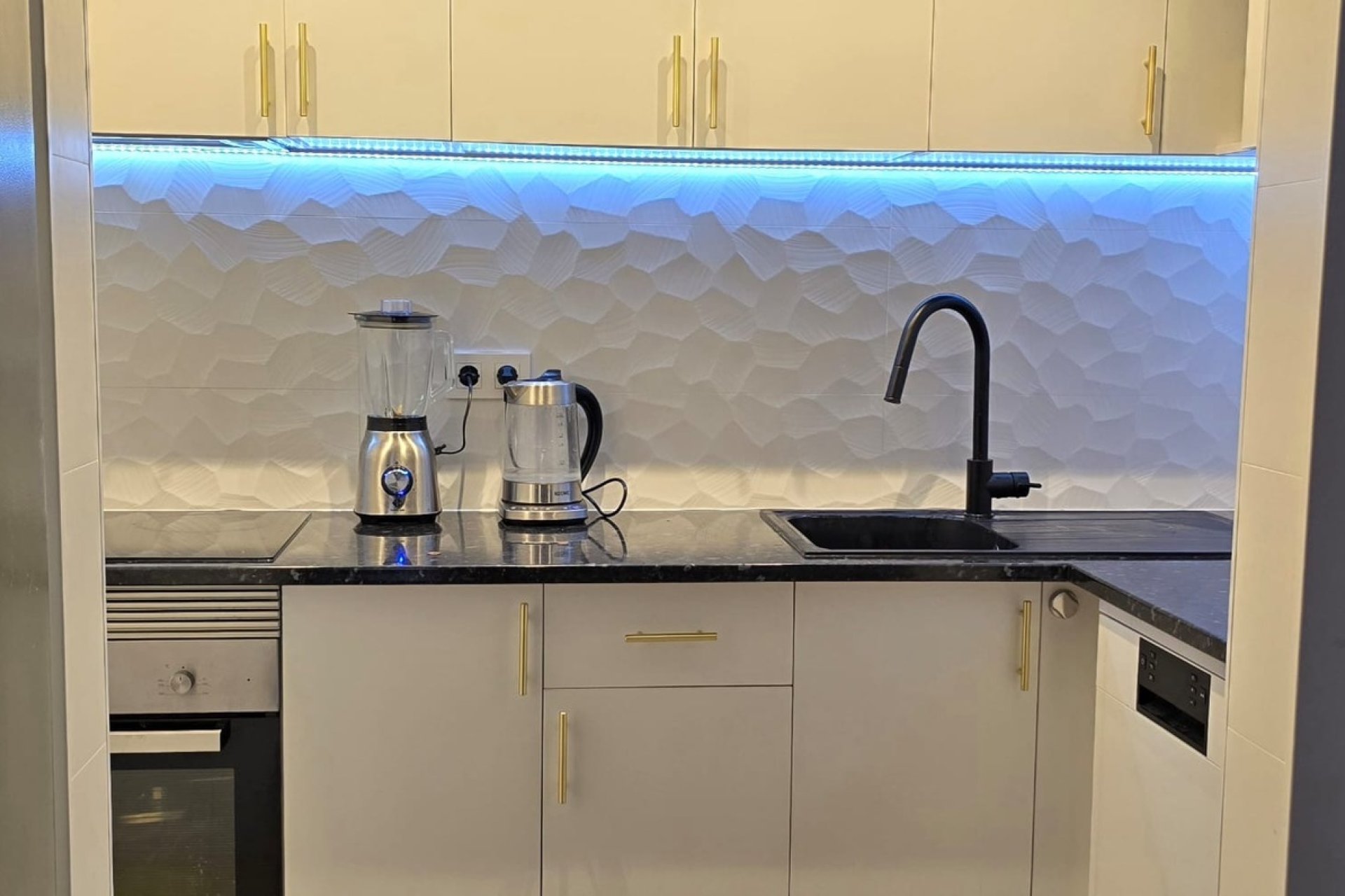 Modern appartement met zeezicht en 3 slaapkamers op toplocatie Torrevieja