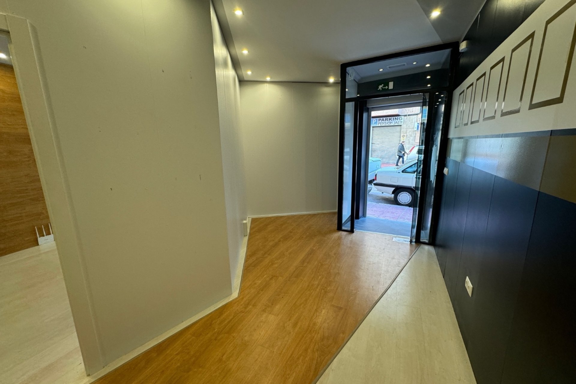 Modern commercial space for sale in Guardamar del Segura, prime location near the beach