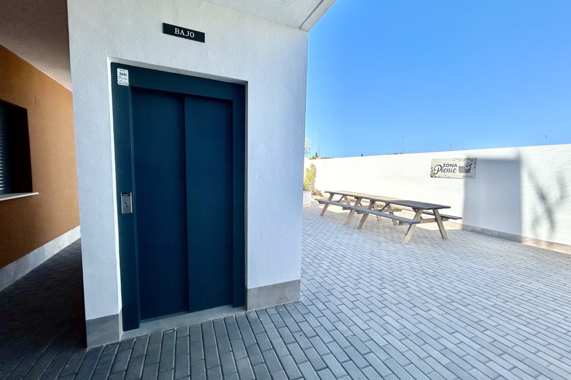 Modern corner apartment with ocean views in Pilar de la Horadada