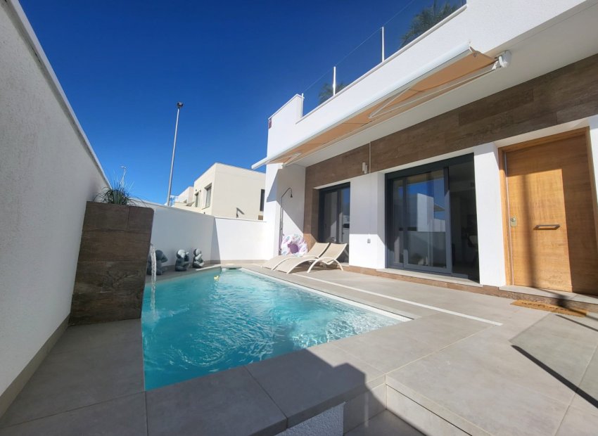 Modern corner home with private pool and sun deck in Daya Vieja, Costa Blanca