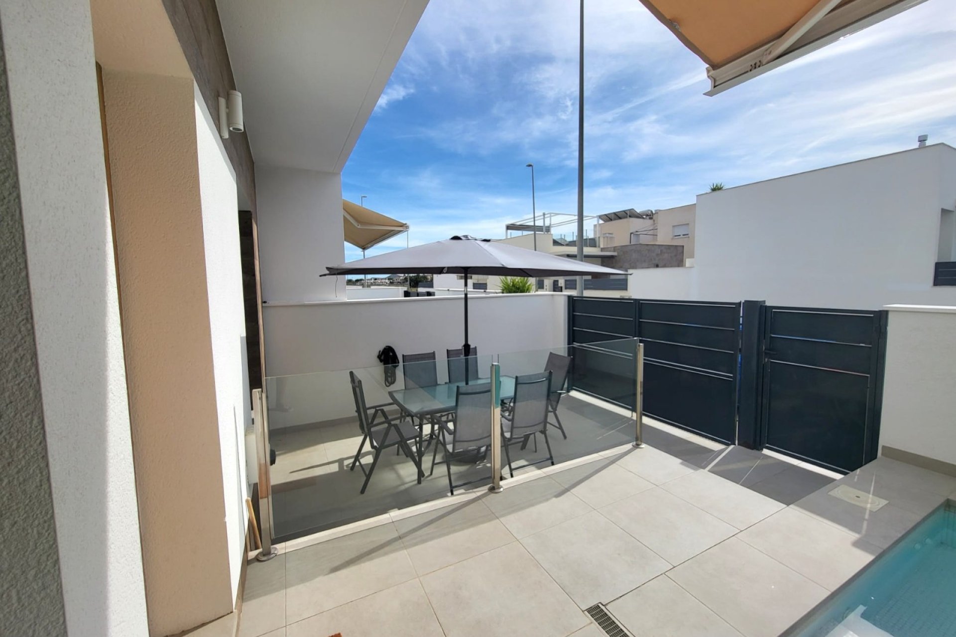Modern corner home with private pool and sun deck in Daya Vieja, Costa Blanca