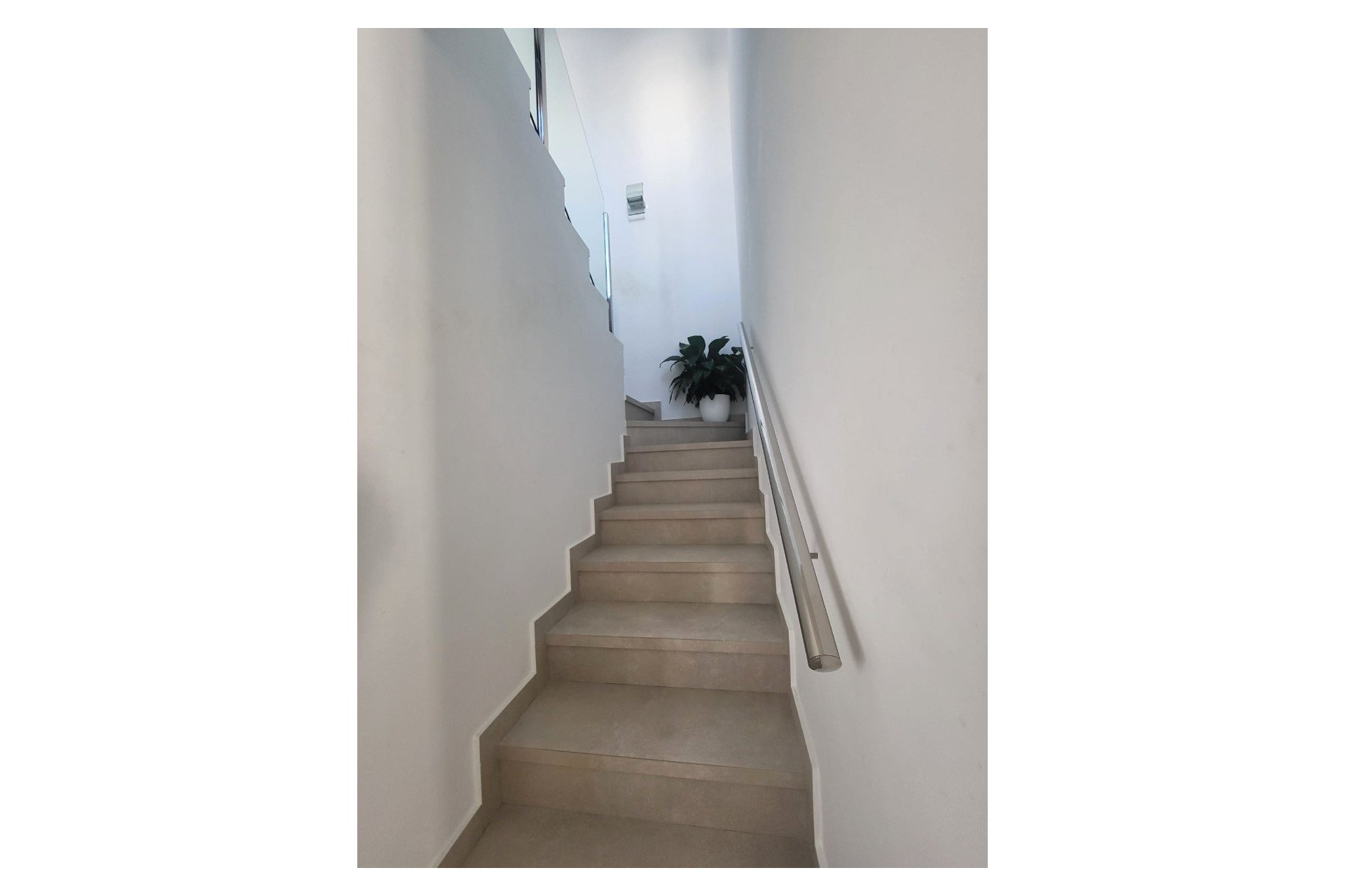 Modern corner home with private pool and sun deck in Daya Vieja, Costa Blanca