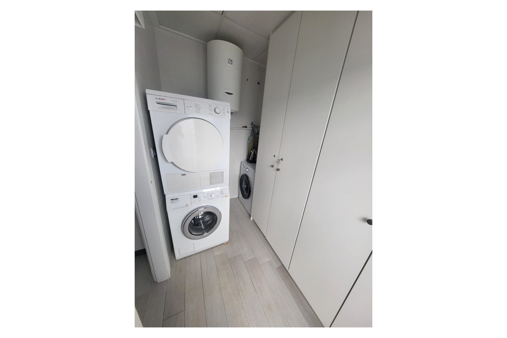 Modern corner home with private pool and sun deck in Daya Vieja, Costa Blanca