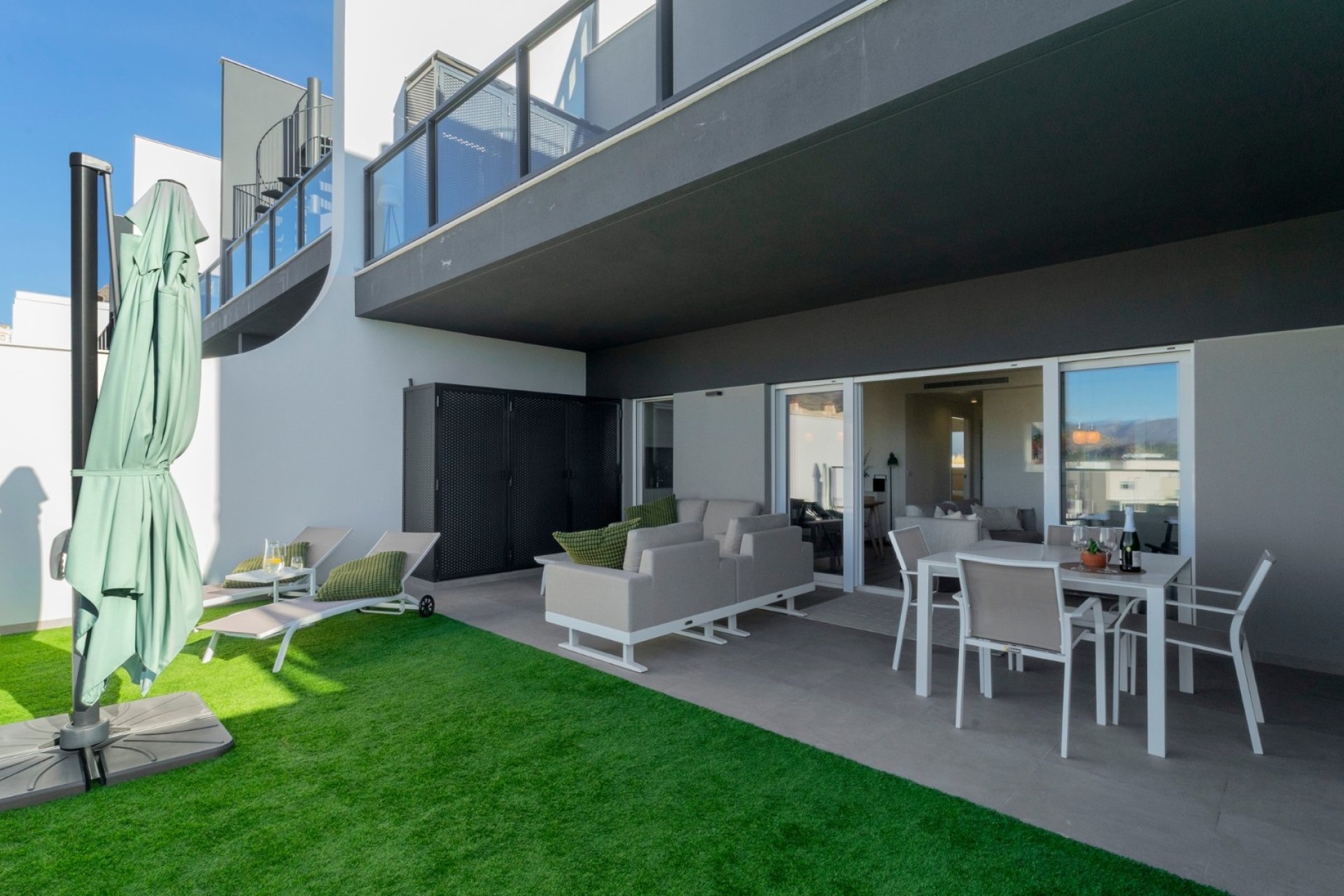 Modern gelijkvloers appartement in Finestrat met terras, 2 slaapkamers, zwembad