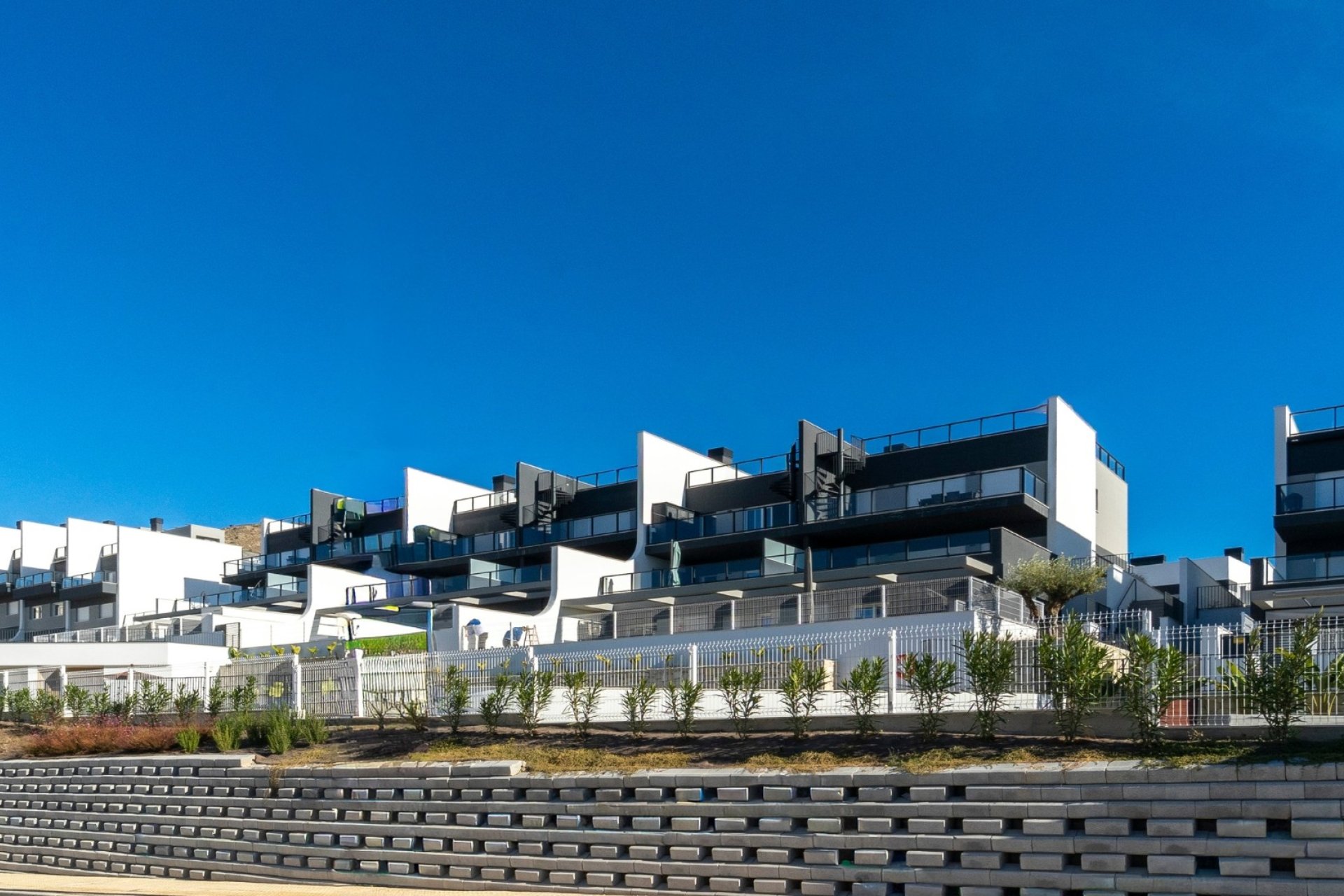 Modern gelijkvloers appartement in Finestrat met terras, 2 slaapkamers, zwembad