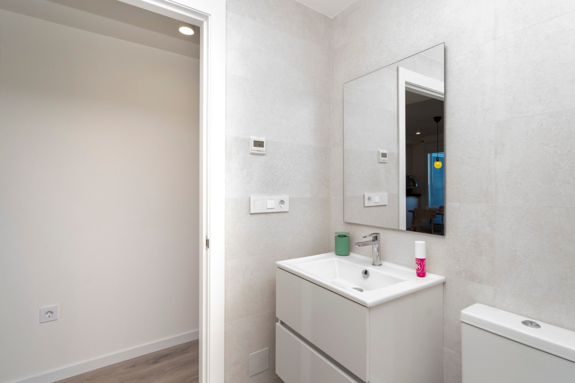 Modern gelijkvloers appartement in Finestrat met terras, 2 slaapkamers, zwembad