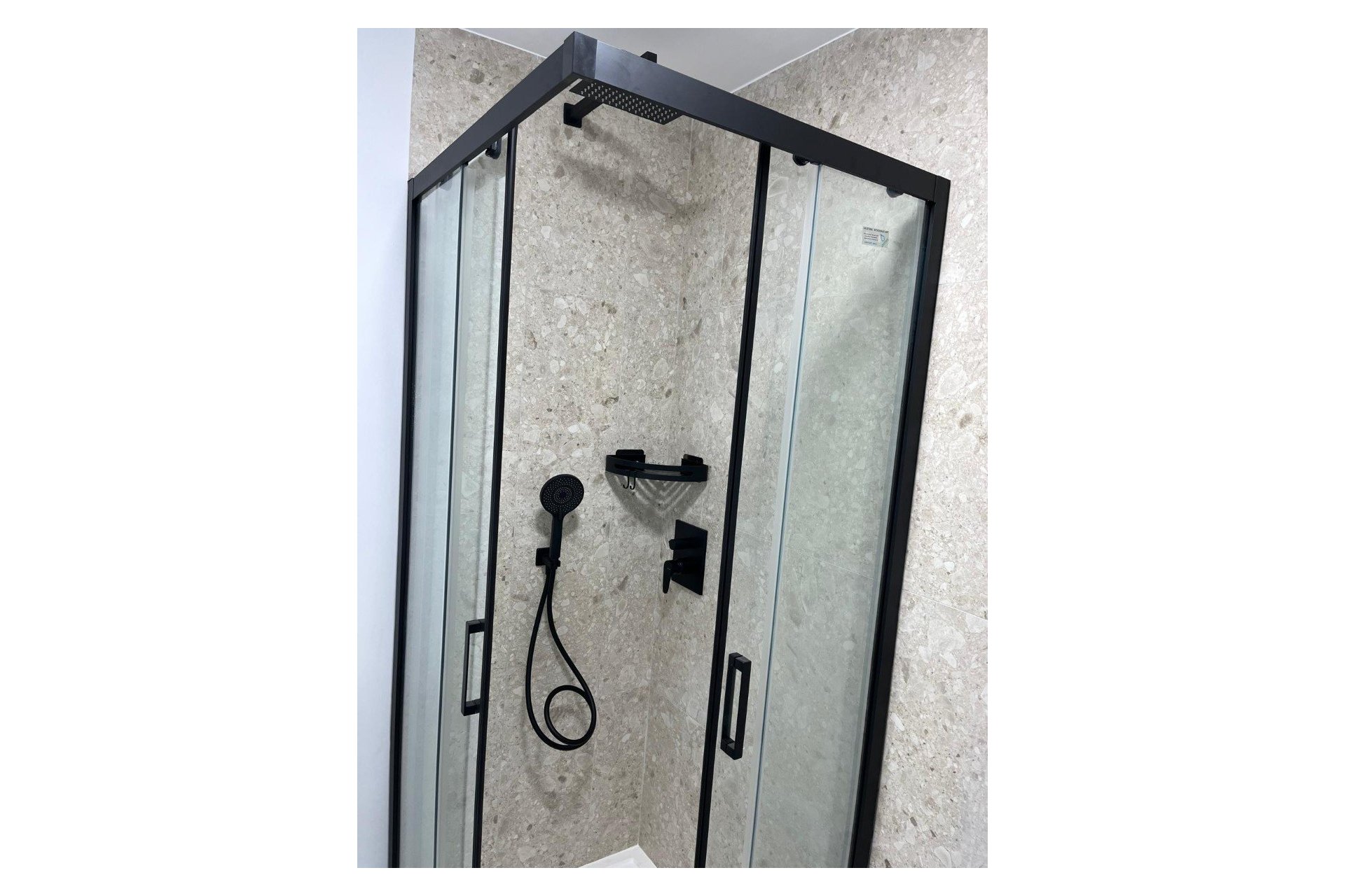 Modern gelijkvloers appartement met tuin en zwembad in San Miguel de Salinas