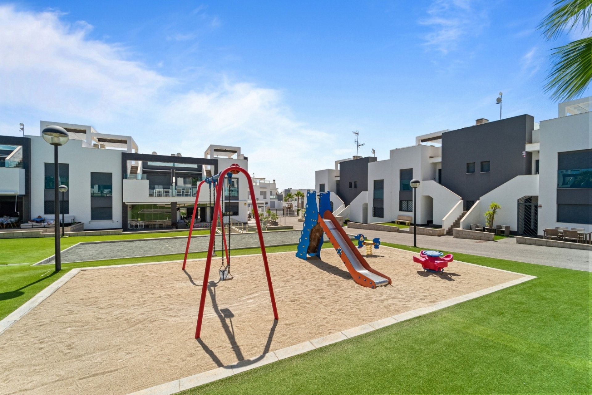 Modern ground-floor apartment in Punta Prima, Torrevieja