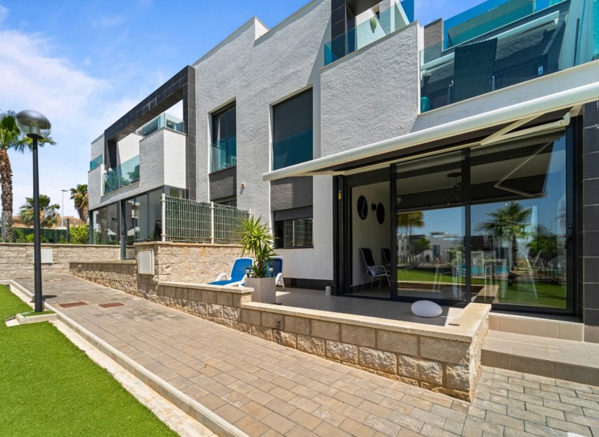 Modern ground-floor apartment in Punta Prima, Torrevieja