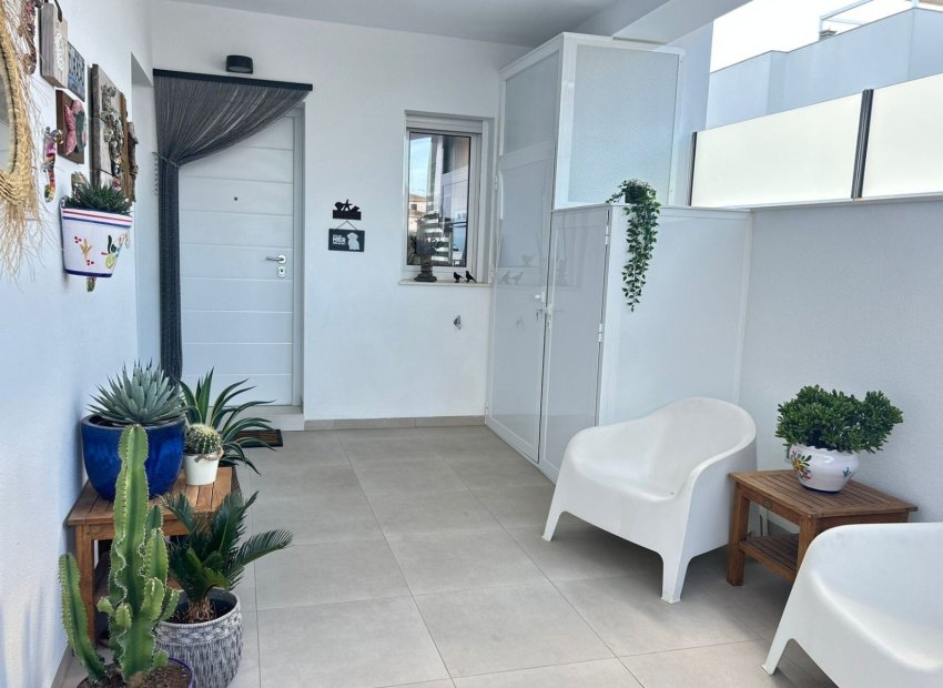 Modern Ground-Floor Corner Apartment in Pilar de la Horadada