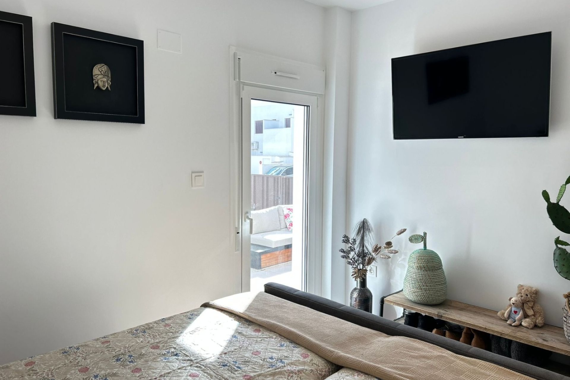 Modern Ground-Floor Corner Apartment in Pilar de la Horadada