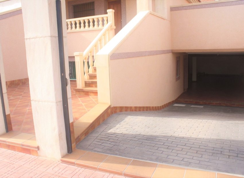 Modern townhouse with pool in Torrevieja Los Altos