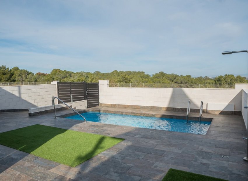 Modern Villa close to the Exclusive Villamartín Golf Course