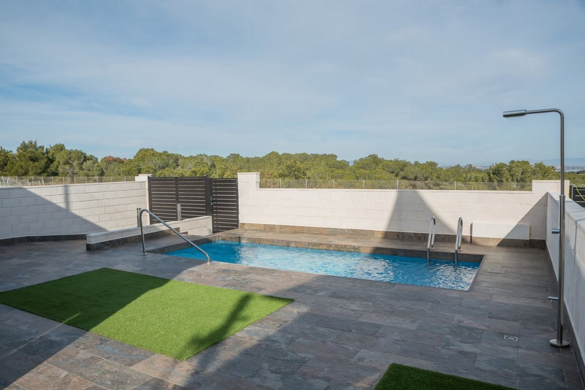 Modern Villa close to the Exclusive Villamartín Golf Course