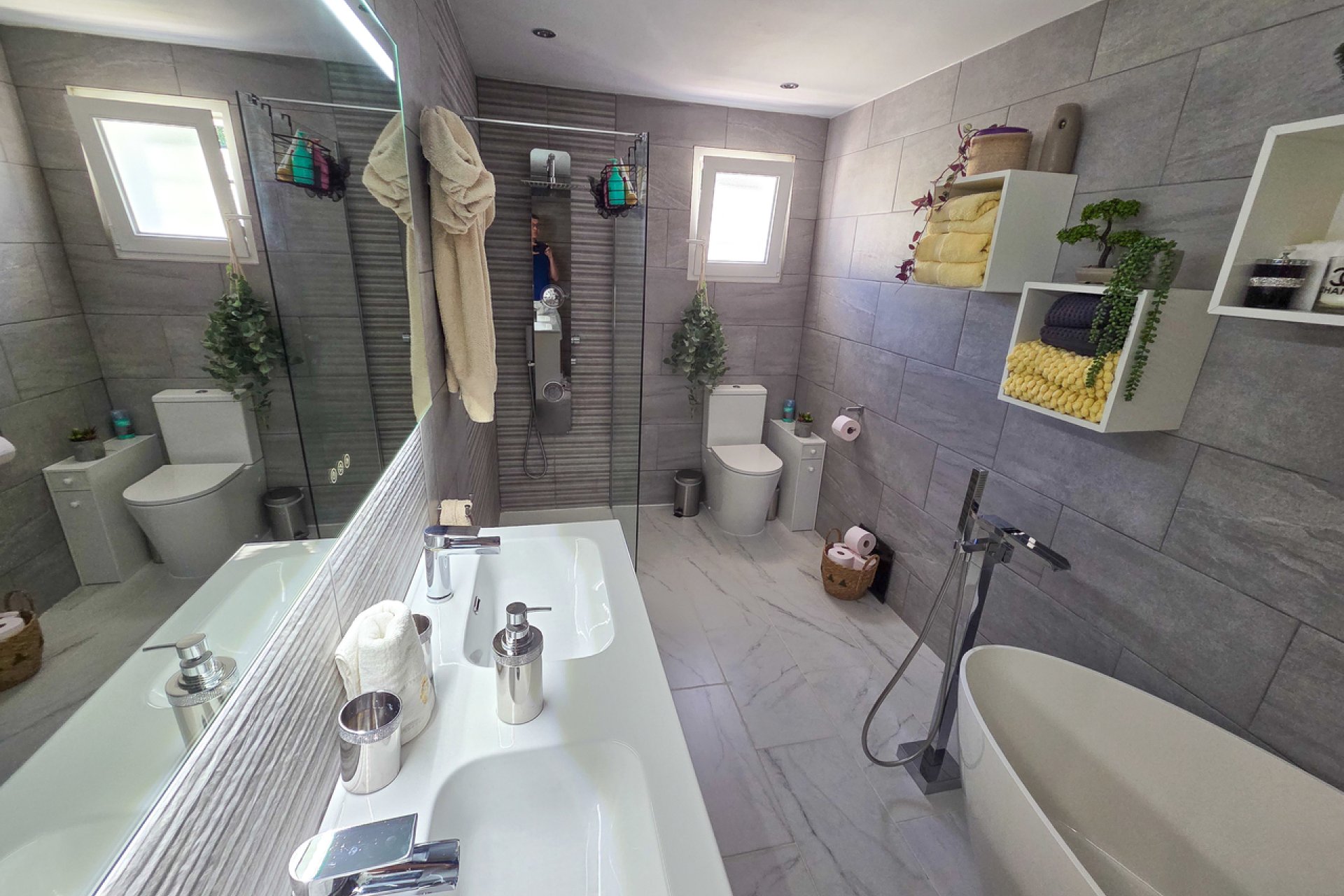 Modern villa with a pool and large lot in Crevillente