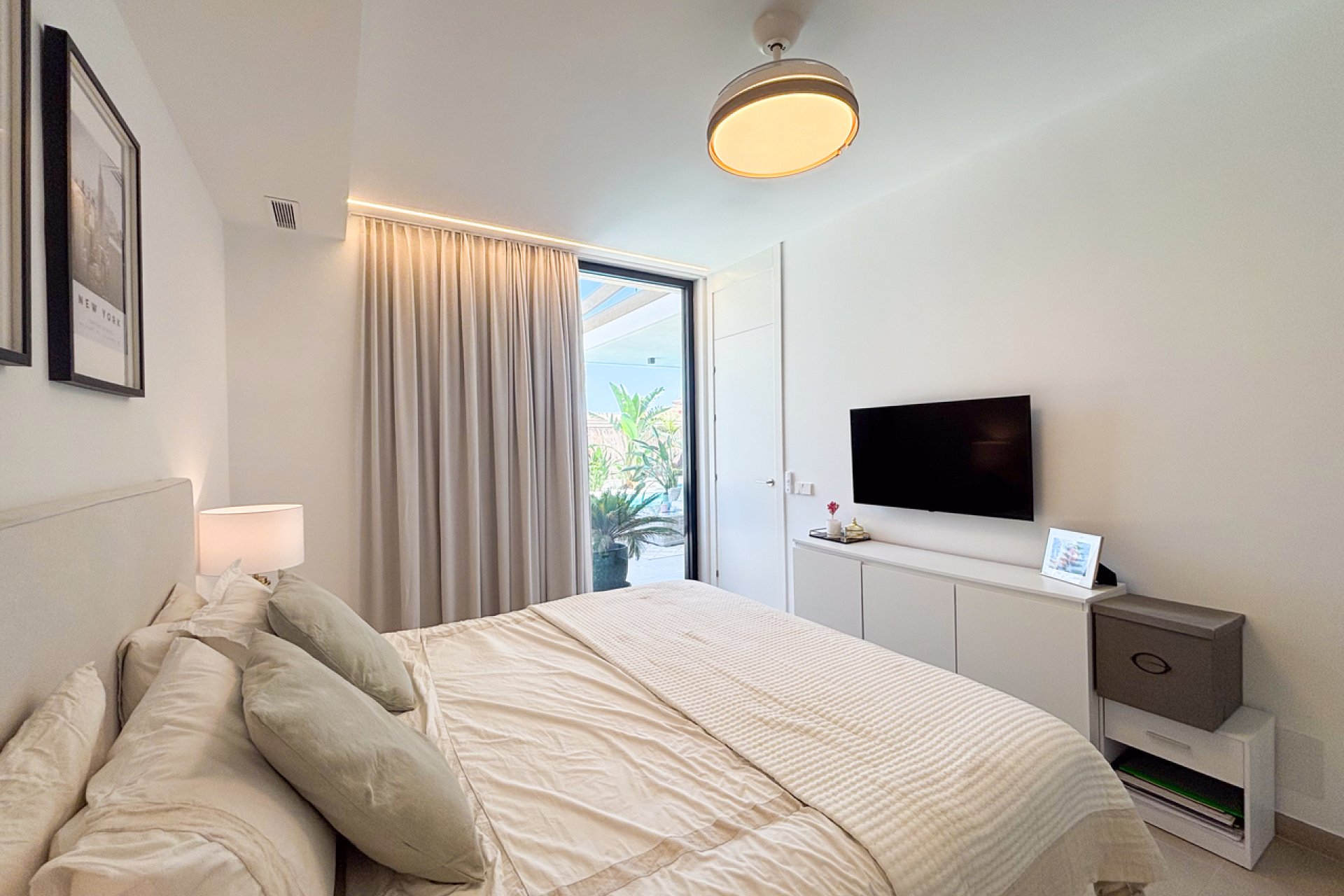 Modern villa with private pool in Cabo Roig, close to the sea