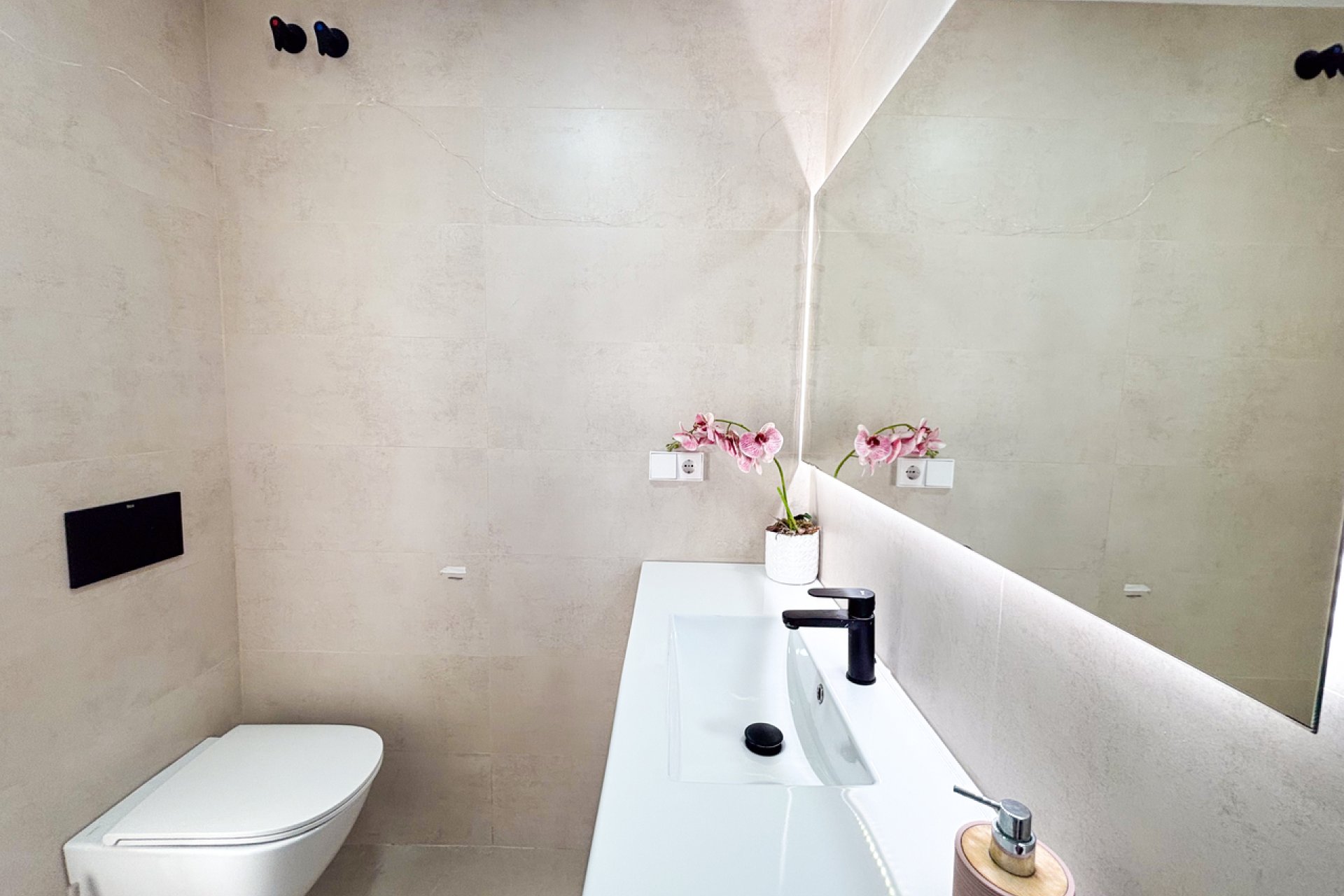 Modern villa with private pool in Cabo Roig, close to the sea