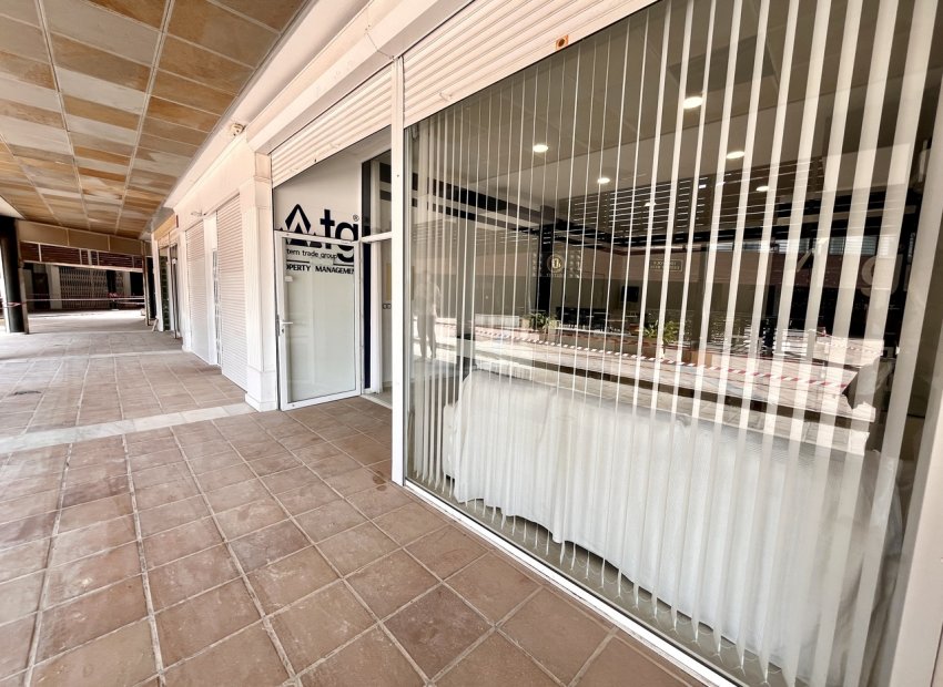 Modern volledig gemeubileerd kantoor te koop in Playa Flamenca, Orihuela Costa