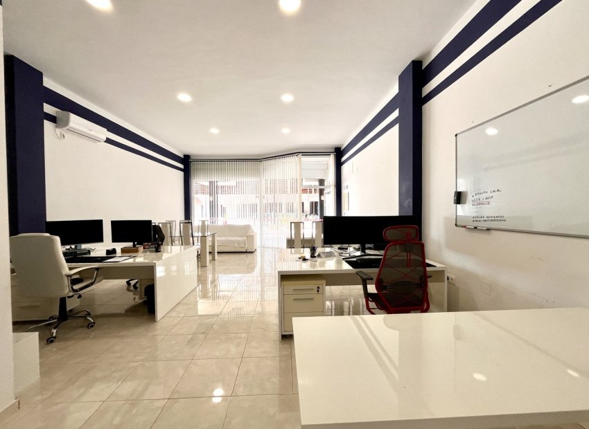 Modern volledig gemeubileerd kantoor te koop in Playa Flamenca, Orihuela Costa