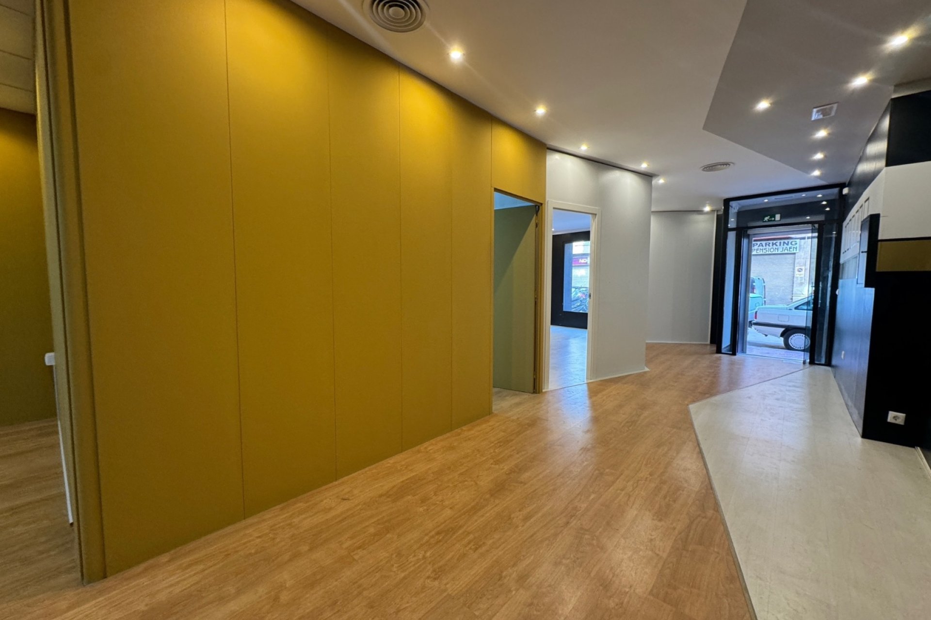 Moderne bedrijfsruimte te koop in Guardamar del Segura, toplocatie nabij strand