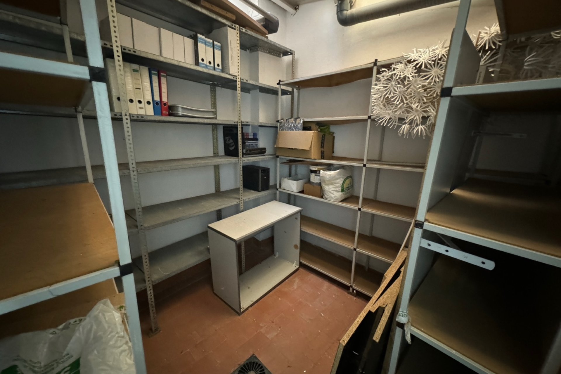 Moderne bedrijfsruimte te koop in Guardamar del Segura, toplocatie nabij strand