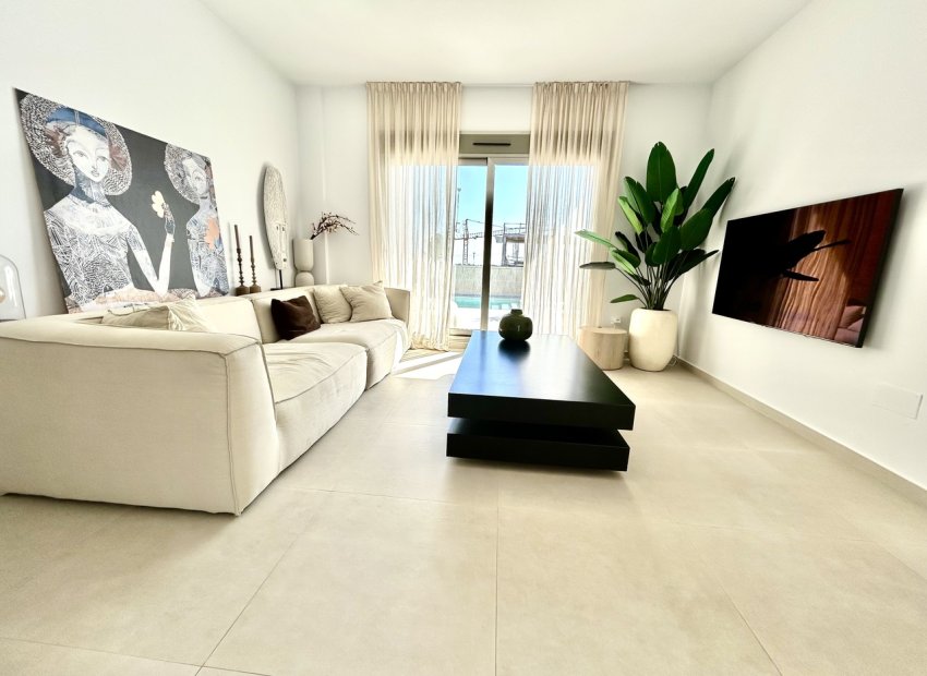 Moderne energiezuinige villa met privézwembad en dakterras in San Miguel de Salinas