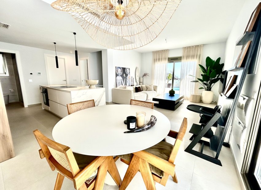 Moderne energiezuinige villa met privézwembad en dakterras in San Miguel de Salinas