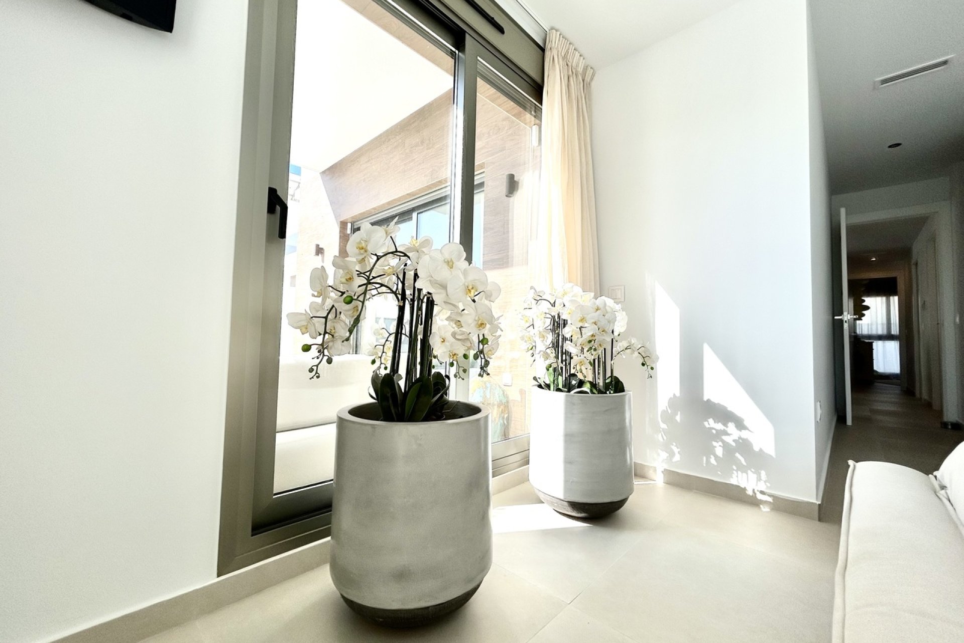 Moderne energiezuinige villa met privézwembad en dakterras in San Miguel de Salinas