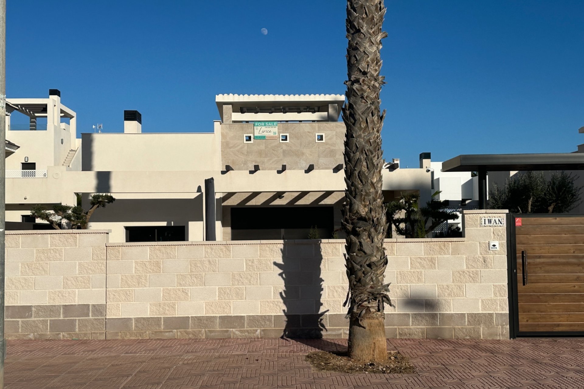 Moderne gelijkvloerse villa met privézwembad en solarium in Ciudad Quesada